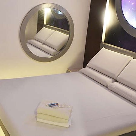 Astrotel Guadalupe Mandaluyong Bagian luar foto
