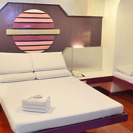 Astrotel Guadalupe Mandaluyong Bagian luar foto